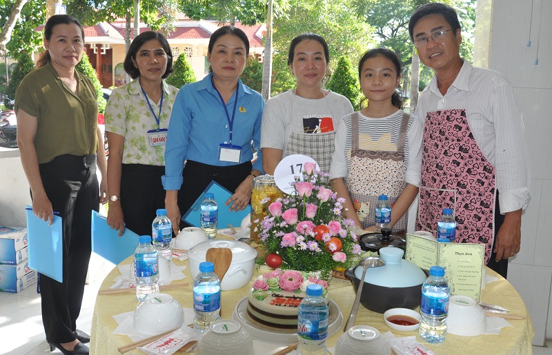 Công đoàn Công ty TNHH MTV Cao su Dầu Tiếng tổ chức khai mạc giải cầu lông, bóng bàn, hội thi nấu ăn và nói chuyện chuyên đề chào mừng kỷ niệm ngày gia đình Việt Nam