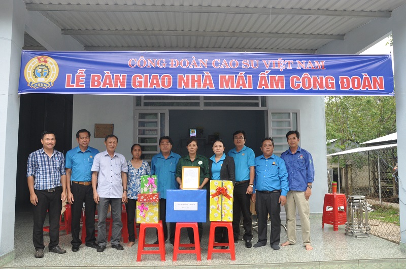 Bàn giao 3 căn nhà “Mái ấm Công đoàn” cho công nhân lao động