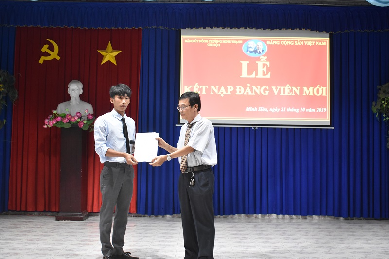 Nông trường Cao su Minh Thạnh tổ chức lễ kết nạp đảng viên mới và Hội nghị gặp gỡ người lao động lần thứ 3 năm 2019