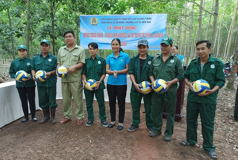 Công đoàn nông trường Thanh An và nông trường Bến Súc ra quân tháng công nhân và tháng hành động về An toàn vệ sinh lao động năm 2020