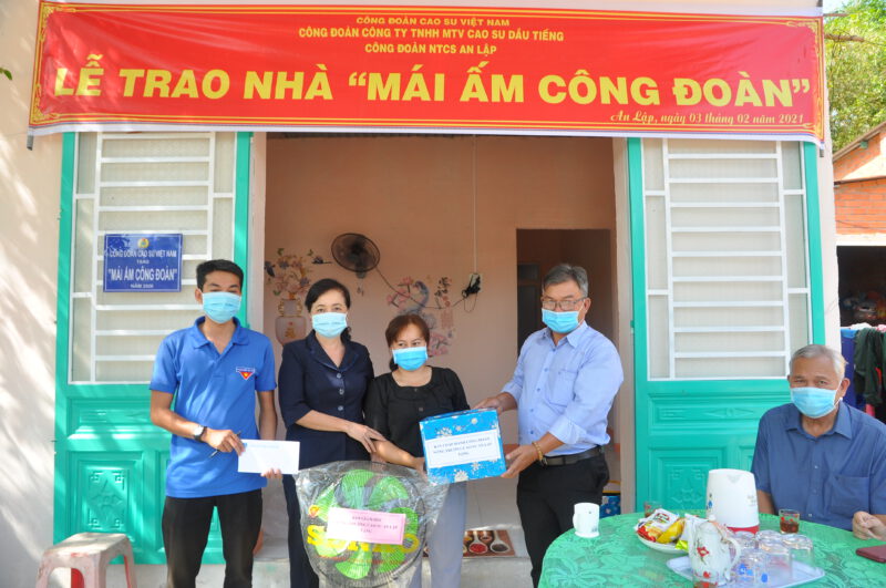 Trao yêu thương từ "Mái ấm công đoàn"