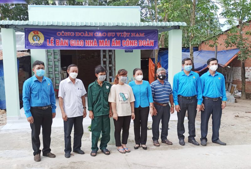 Công đoàn Công ty TNHH MTV Cao su Dầu Tiếng trao “Mái ấm Công Đoàn” cho công nhân có hoàn cảnh khó khăn năm 2021