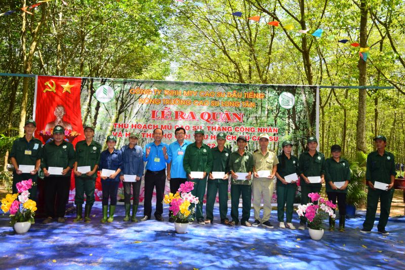 Nông trường Long Tân: 32 thí sinh tham gia hội thi thợ giỏi thu hoạch mủ cao su năm 2022