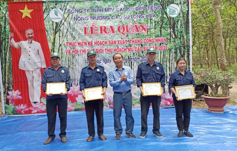 Hội thi thợ giỏi thu hoạch mủ cao su Nông trường Cao su Long Hòa, nhiều tập thể, cá nhân xuất sắc được khen thưởng