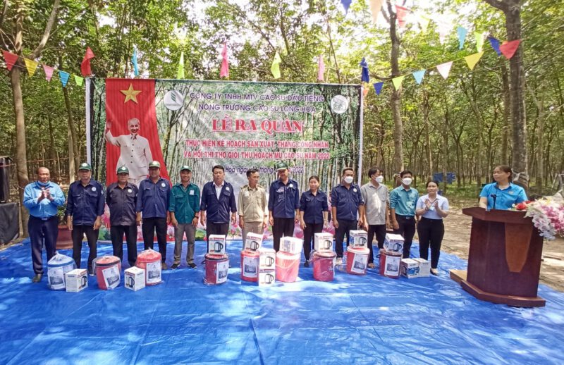 Hội thi thợ giỏi thu hoạch mủ cao su Nông trường Cao su Long Hòa, nhiều tập thể, cá nhân xuất sắc được khen thưởng