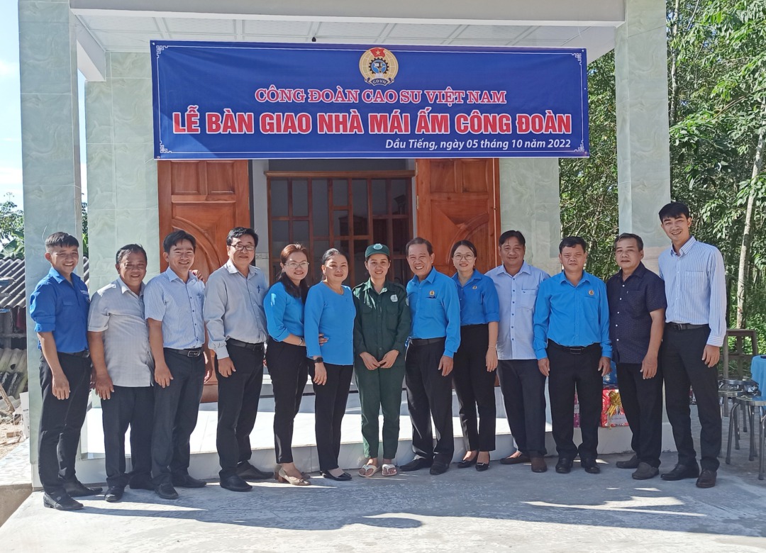 Công đoàn Cao su Việt Nam trao “Mái ấm Công đoàn” cho công nhân Cao su Dầu Tiếng