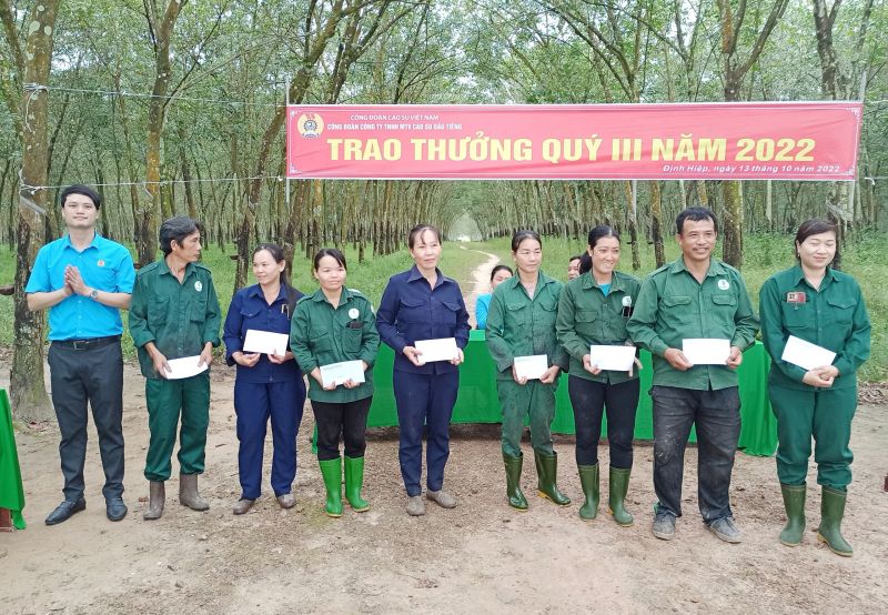 Nông trường Cao su Đoàn Văn Tiến, 132 công nhân vượt kế hoạch quý III năm 2022