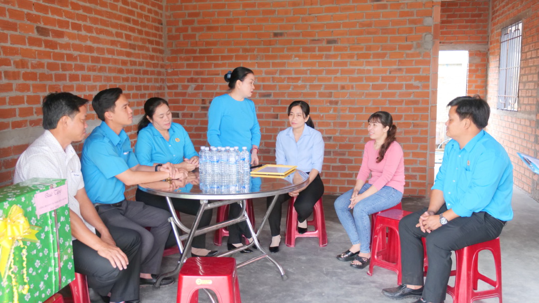Công đoàn Cao su Việt Nam trao “Mái ấm Công đoàn” cho công nhân nông trường Minh Hòa