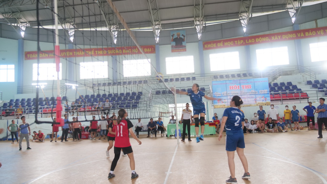 Xí nghiệp Chế Biến Cao su Dầu Tiếng xuất sắc đạt hai cúp vô địch giải bóng chuyền Nam, Nữ mùa giải 2023