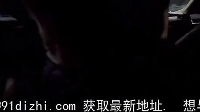 罕见精华神作！行驶着的宝马上车震！爆火！