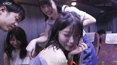 【中文字幕】彼女の代わりに参加したフェス帰りの夜行バスで彼女の女友达3人に【浮気ハーレム逆NTR】されてしまった…新泻→新宿间